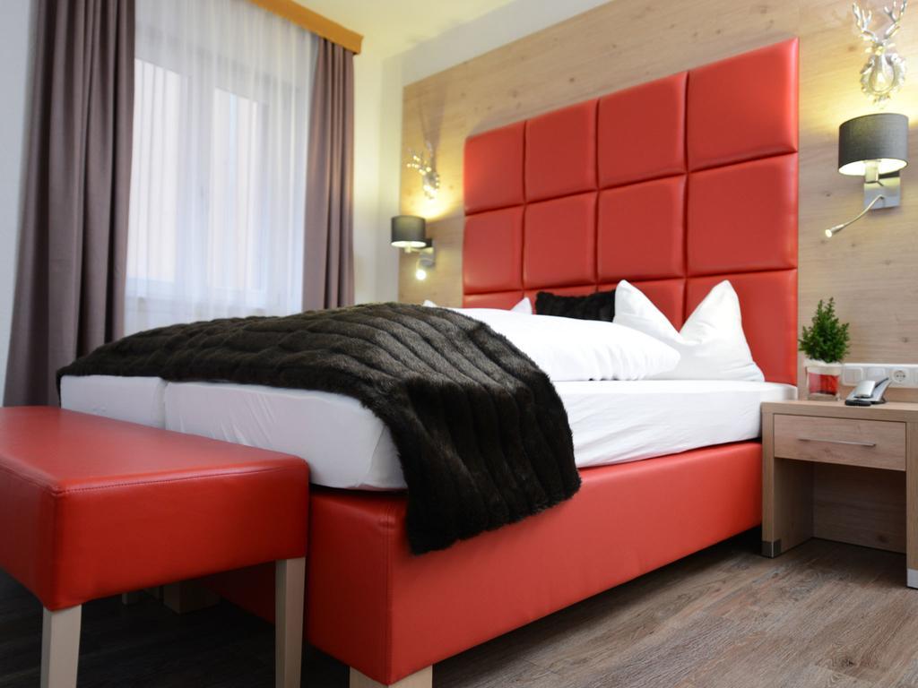Land-Gut Hotel Zum Loewen Garni Марктхайденфелд Стая снимка