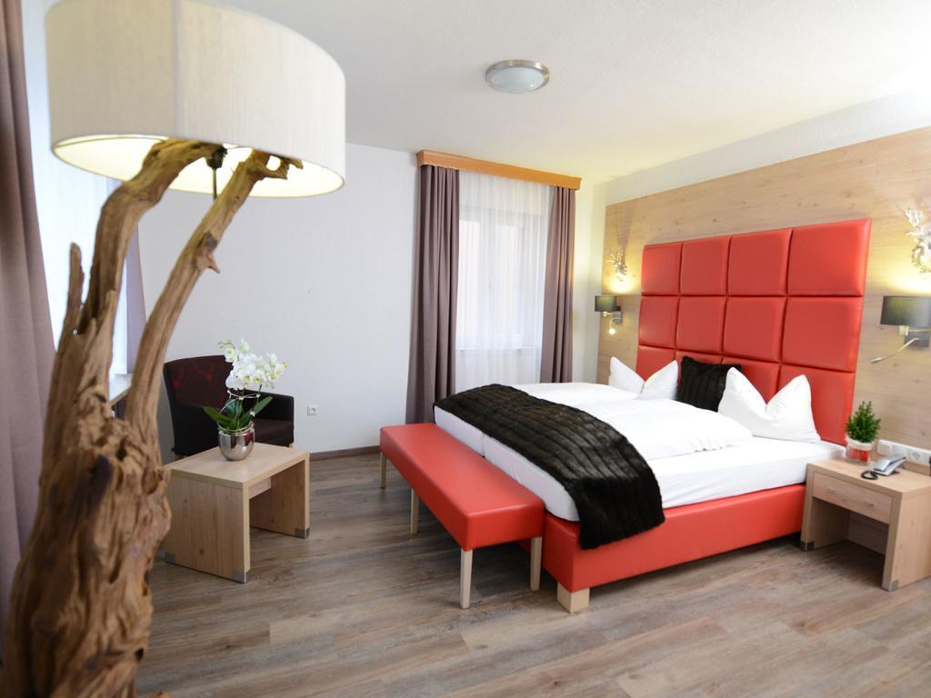 Land-Gut Hotel Zum Loewen Garni Марктхайденфелд Стая снимка