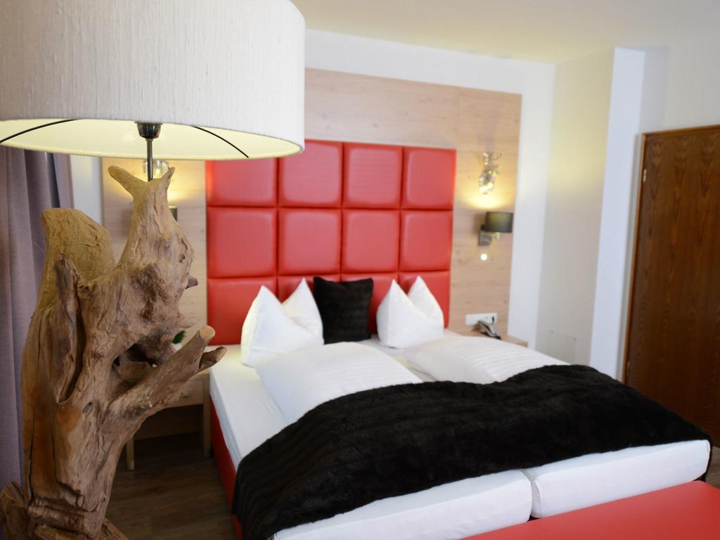 Land-Gut Hotel Zum Loewen Garni Марктхайденфелд Стая снимка