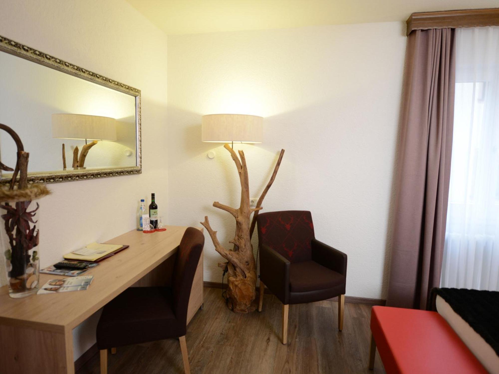 Land-Gut Hotel Zum Loewen Garni Марктхайденфелд Стая снимка